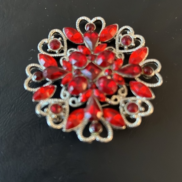 VINTAGE LOOK BROOCHES (2) SOLD TOGETHER - Picture 3 of 7